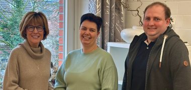 Frau Kleimann im Beisein der Bürgermeisterin und dem Fachbereichsleiter Frau Kleimann im Beisein der Bürgermeisterin und dem Fachbereichsleiter
