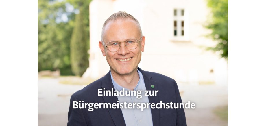 Bürgermeister O. Hordt auf dem Bispinghof vor dem Herrenhaus Bürgermeister O. Hordt auf dem Bispinghof vor dem Herrenhaus