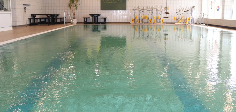 Aufnahme unseres Hallenbades Aufnahme unseres Hallenbades