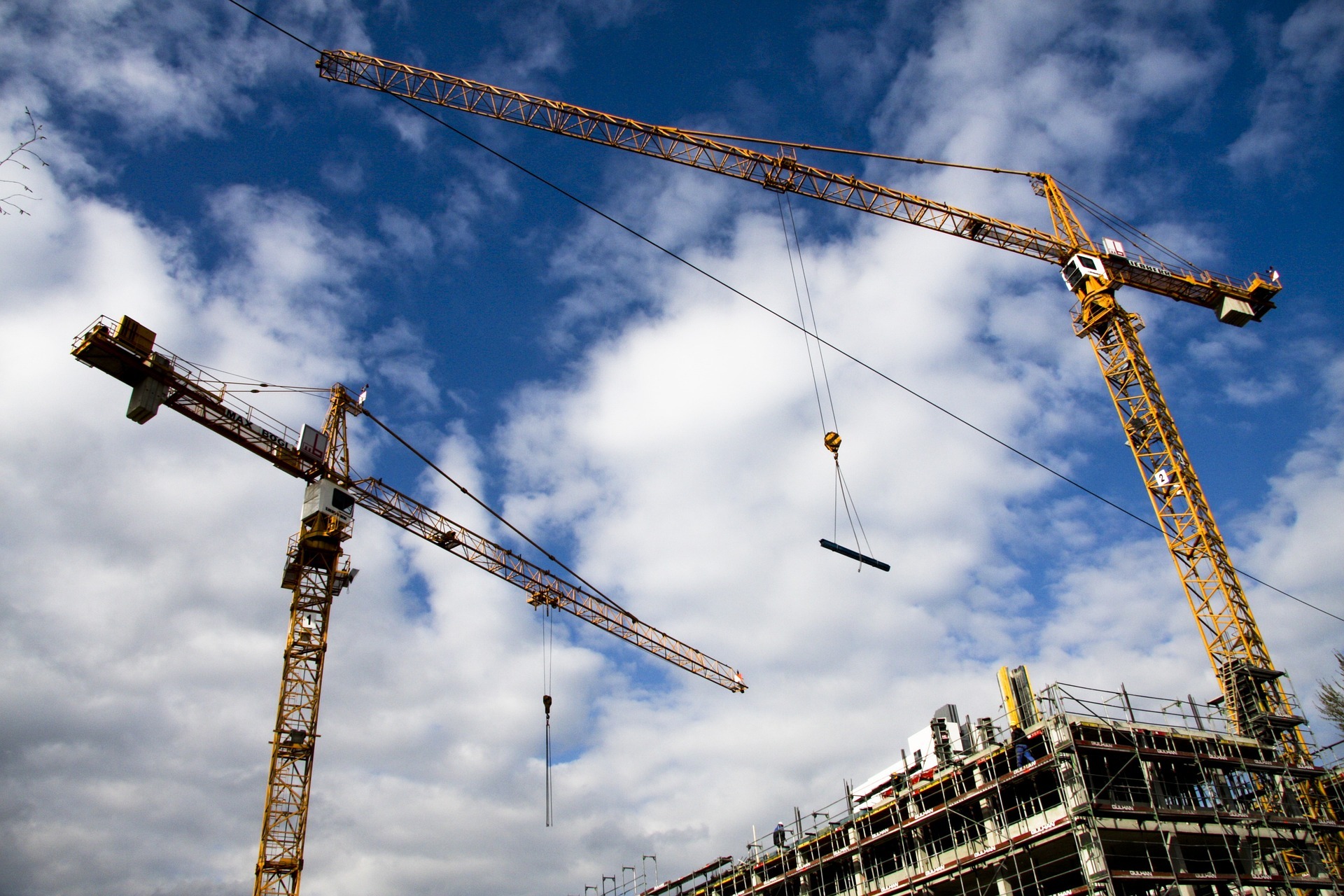 Kräne auf einer Baustelle