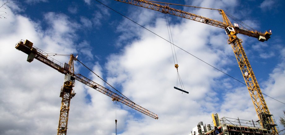 Kräne auf einer Baustelle