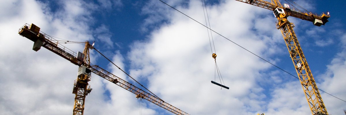 Kräne auf einer Baustelle