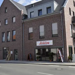 Eingang zur Hidding Filiale an der Bahnhofstraße in Nordwalde