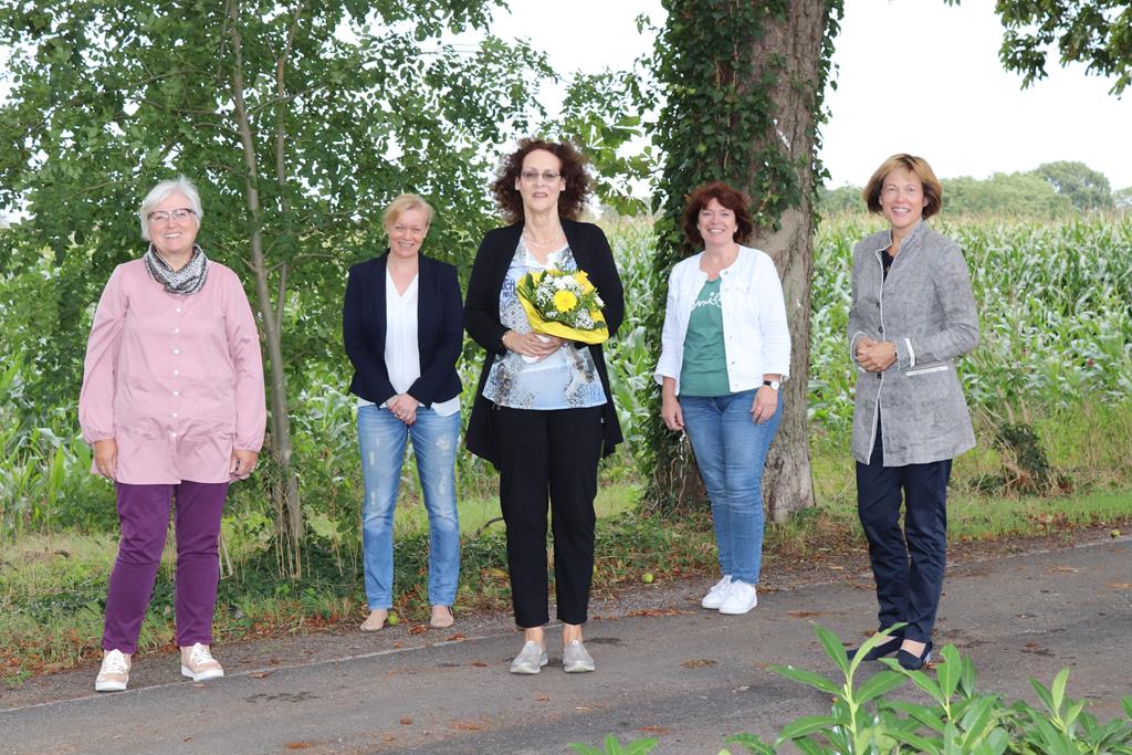 v.l.n.r.: Doris Böckenfeld, Alexandra Hölzer, Marita Dömer, Dagmar Hilgenbrink, Bürgermeisterin Sonja Schemmann