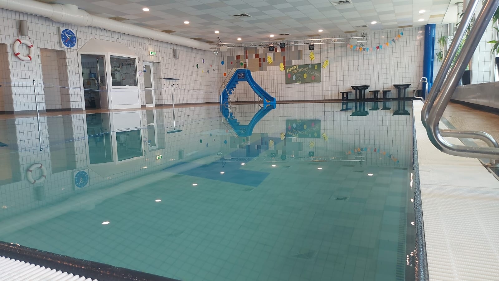 Aufnahme vom Schwimmbecken